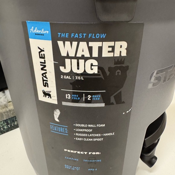 Stanley 2gal Adventure Fast Flow Water Jug - Picture 5 of 7